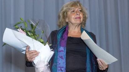 <b>Mónica González Mujica (premio 2010)</b> La periodista trabajaba en la revista 'Ahora' en 1973, cuando Pinochet dio el golpe del Estado contra el presidente socialista Salvador Allende en Chile. Luchó contra la dictadura con su pluma y mantuvo un periodismo crítico y libre. Sufrió amenazas y acoso durante los años de represión, llegó a ser detenida y se vio obligada a exiliarse a Francia, donde fue obrera en una imprenta. Actualmente dirige el Centro de Investigación e Información Periodística en Chile.