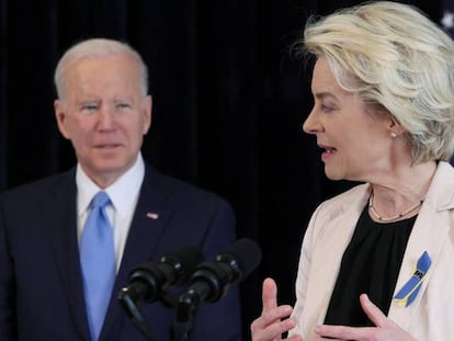 La presidenta de la Comisión Europea Ursula von der Leyen y el presidente de EE UU, Joe Biden.