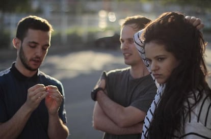 C. Tangana, Alizzz y Rosalía, durante la grabación del vídeo de 'Antes de morirme'.