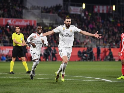 Benzema celebra su primer gol ante el Girona.