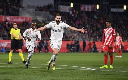 Benzema celebra su primer gol ante el Girona.