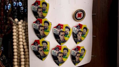 Chapas a la venta en Damasco con los rostros de los presidentes de Siria, Hafed y Bachar el Assad y del l&iacute;der de Hezbol&aacute;, Has&aacute;n Nasral&aacute;.