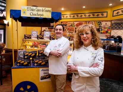 Linares, (Jaen). 06-03-2021. reportaje en la pastelería Excelsior con los propietarios Pablo Moris y Mina Rull, donde realizan el dulce Chachepó, además se añaden fotos de la zona de Linares. FOTO Chencho Martínez