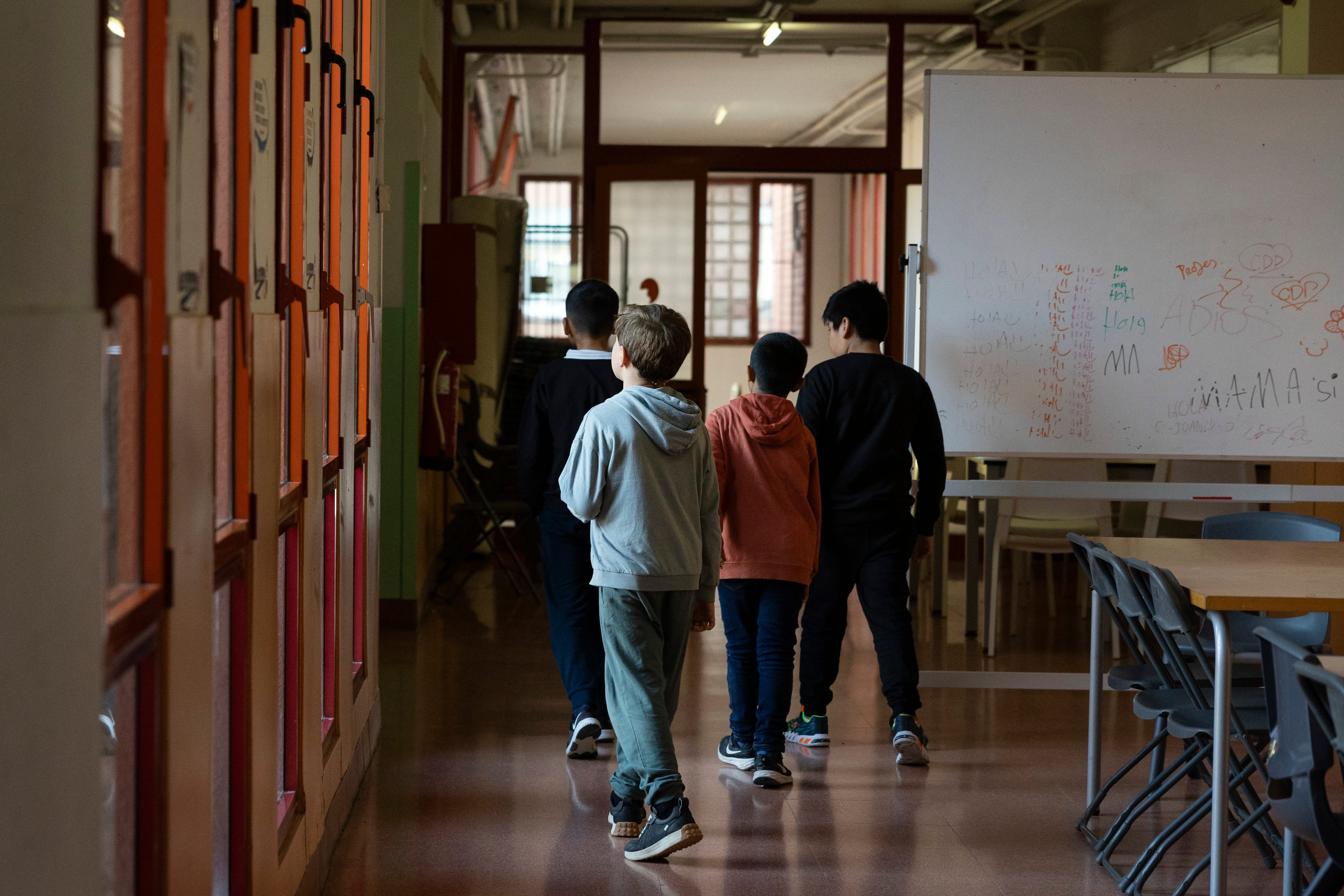 Alumnos en la escuela IE Mirades del barrio del Carmelo de Barcelona.