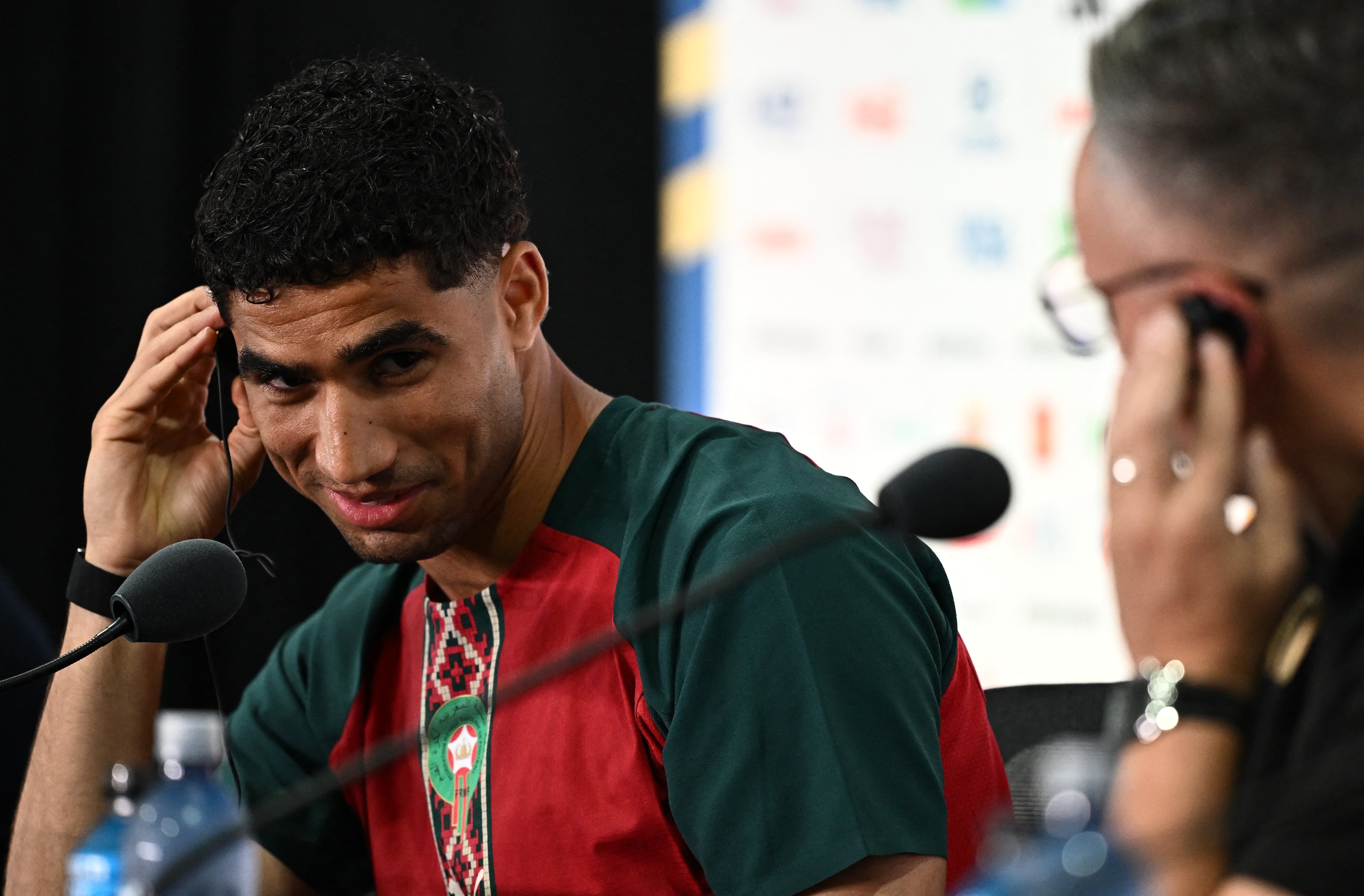 “En español, no”: la polémica en la rueda de prensa de Vinicius y Hakimi sobre el uso del idioma ante la falta de traductores