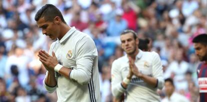 Cristiano y Bale se lamentan durante el partido.