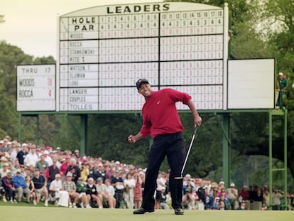 Tiger Woods celebra, el 13 de abril de 1997, su victoria en el Masters.