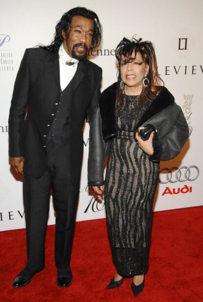 Nickolas Ashford son su mujer Valerie Simpson.