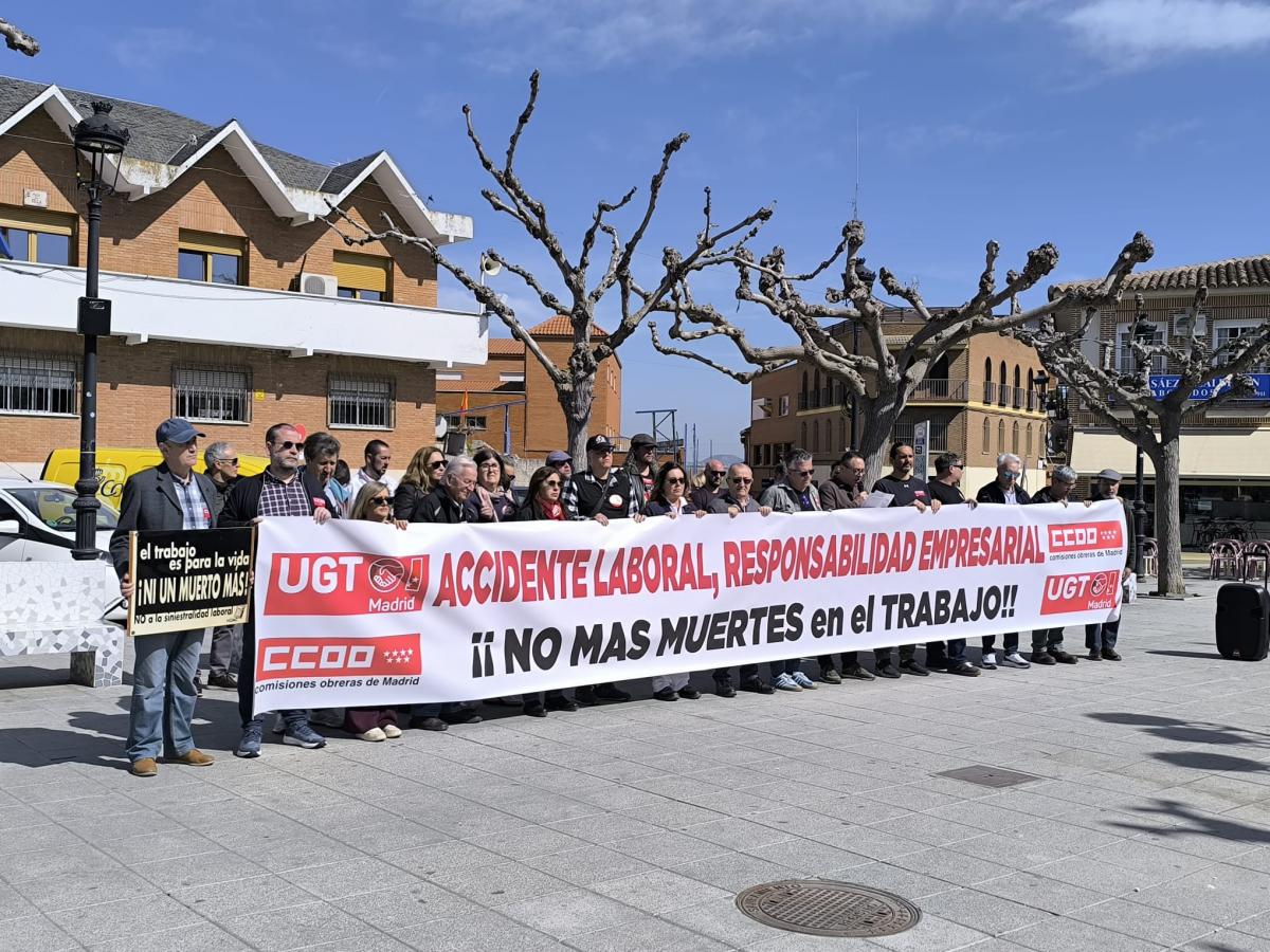 Manifestación en la plaza de Loeches tras la muerte de Raquel Ocaña. / Cedida por CC OO