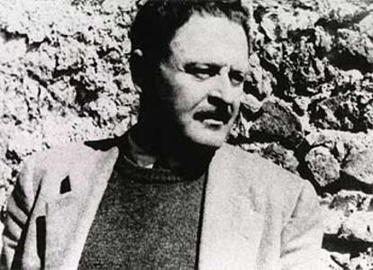 El poeta turco Nâzim Hikmet, en una imagen de 1950, en Estambul.