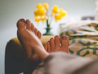 Para aumentar su fertilidad, túmbese en el sofá