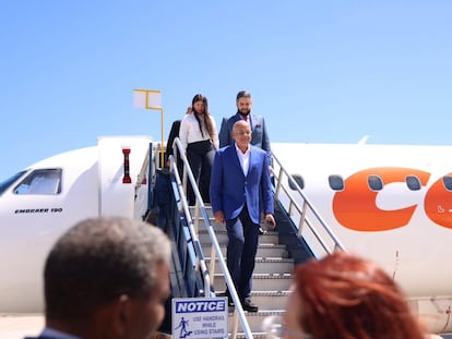 El presidente de la Asamblea Nacional de Venezuela, Jorge Rodríguez, a su llegada a Barbados junto a una delegación del Gobierno, en Bidgetown (Barbados), este martes.