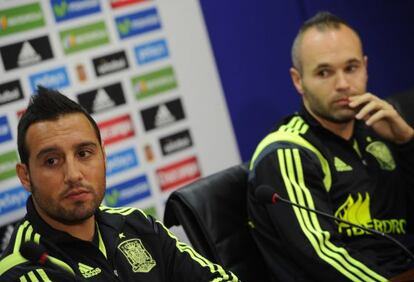 Cazorla e Iniesta, durante la rueda de prensa previa al partido con Eslovaquia.