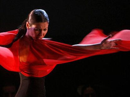 Sara Baras, en un momento de la interpretación de su <i>Carmen</i>.