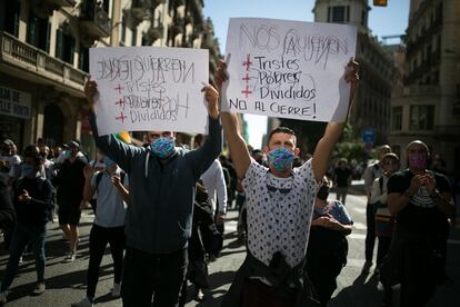 Trabajadores de la restauración marchan este miércoles en protesta por el cierre obligado a bares y restaurantes.