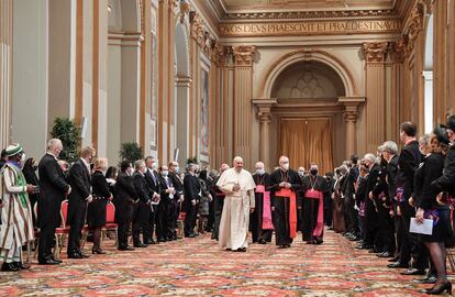 El Papa recibe ayer en Roma al cuerpo diplomático acreditado ante el Vaticano..