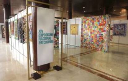 Vista de la XIV Exposición Nacional de Patchwork que se exhibe, desde el 23 de noviembre al 9 de diciembre, en el Auditorio Príncipe Felipe de la capital asturiana.