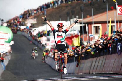 Jan Polanc, vencedor en Refugio Sapienza, al pie de los cr&aacute;teres del Etna.