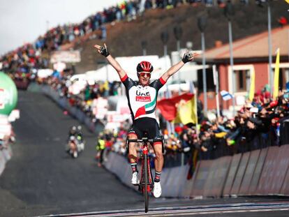 Jan Polanc, vencedor en Refugio Sapienza, al pie de los cr&aacute;teres del Etna.