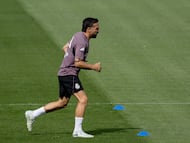 Dani Carvajal, este jueves, en el entrenamiento del Real Madrid en Valdebebas.