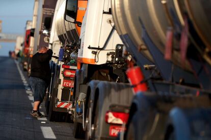 Nesta terça-feira, o governo parou de divulgar o balanço dos protestos nas rodovias. Na foto, fila de caminhões na rodovia Régis Bittencourt