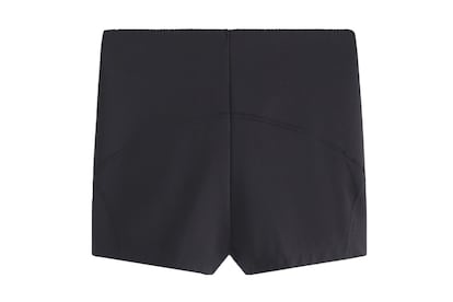 Minishorts. Tienen una pernera de solo cinco centímetros y gracias a su cintura alta siliconada crean un efecto vientre plano. No solo son una buena idea para hacer deporte: también para llevar debajo de un vestido.