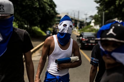 Jóvenes autoconvocados protestan en las calles de Managua en 2018