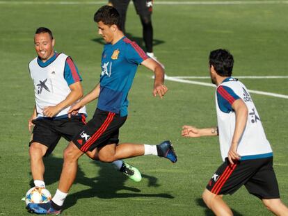 Cazorla, Rodri y Parejo, en el entrenamiento de la selección española. 