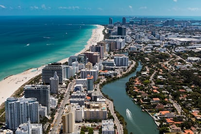 Una vista aérea de la zona de South Beach en Miami (Florida).