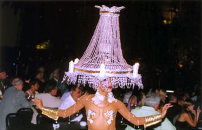 Una bailarina del cabaret Tropicana abierto en Costa Adeje, al sur de Tenerife.