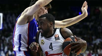 Rivers, defendido por Osman.