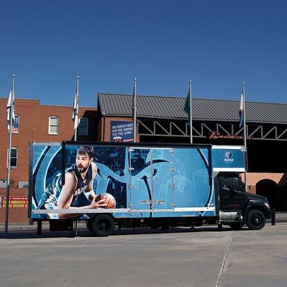 La presencia del rostro de Marc Gasol por la ciudad es constante. Bien sea en un camión de merchandising en la puerta del FedEx Forum, el pabellón de los Memphis Grizzlies, o en otros lugares. Lemas como “Memphis made” (fabricado en Memphis) o “One of us” (uno de nosotros) en referencia a Gasol son también habituales.