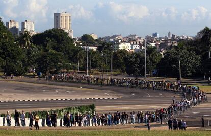 Fila para despedir a Fidel Castro en La Habana.