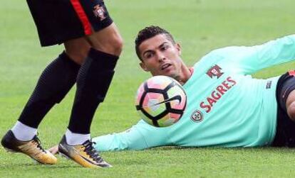 Cristiano Ronaldo durante un entrenamiento con Portugal.