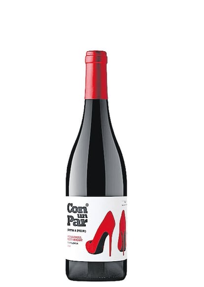 Fuerte carácter. Con un par. 9,45 euros. Valencia. De la bodega Vicente Gandia, su nombre hace referencia al fuerte carácter que se le presupone a este tinto. Elaborado con uvas de la variedad monastrell (autóctona) y petit verdot (importada de Aquitania). De intenso color rojo, aroma a especias y matorral, el cuerpo es medio graso, con buen recorrido en boca y un posgusto elegante.