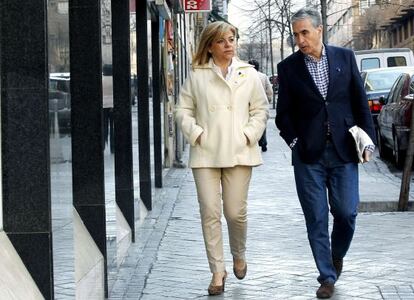 Fotografía facilitada por el PSOE de la vicesecretaria general del partido y cabeza de la lista europea, Elena Valenciano, y Ramón Jáuregui.