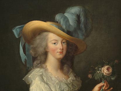María Antonieta retratada por Louise Élisabeth Vigée-Lebrun, llevando puesto el vestido polémico.