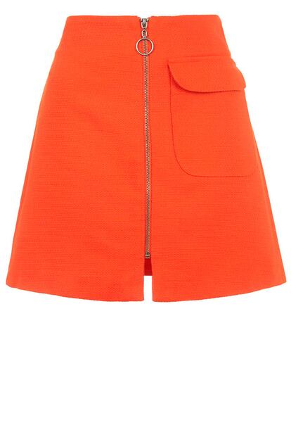 Falda naranja con cremallera delantera de Topshop. (42 euros)