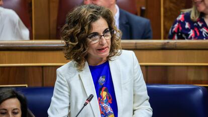 La ministra de Hacienda, María Jesús Montero, interviene en la sesión de control en el Congreso de los Diputado este miércoles.