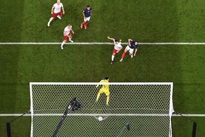 Vista aérea del gol de Andreas Christensen contra Francia. 