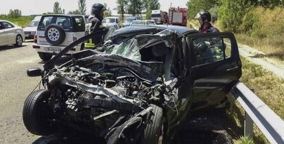 Los bomberos intervienen en un accidente ocurrido en &Oacute;rbigo (L&eacute;on), la pasada semana.