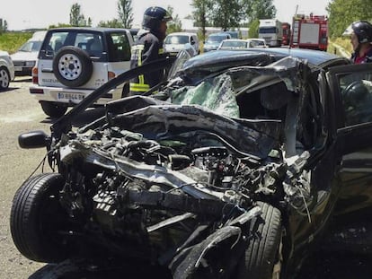 Los bomberos intervienen en un accidente ocurrido en &Oacute;rbigo (L&eacute;on), la pasada semana.