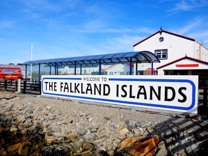 La principal localidad de las islas Malvinas, Puerto Argentino (Stanley en inglés), en abril de 2016.