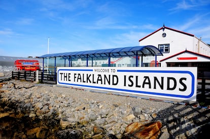 La principal localidad de las islas Malvinas, Puerto Argentino (Stanley en inglés), en abril de 2016.