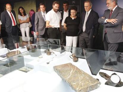 Algunas de las piezas expuestas en el Marq de Alicante sobre naufragios en el delta del Ebro. 