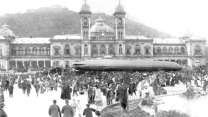 Fotografía falsa, publicada como inocentada en el Diario ABC el 28 de diciembre de 1914, en la que un zeppelin aterriza en San Sebastián