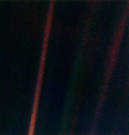Imagen de la Tierra tomada por la sonda Voyager-1 a 6.000 millones de kilómetros y conocida como 'pale blue dot' (punto azul pálido).