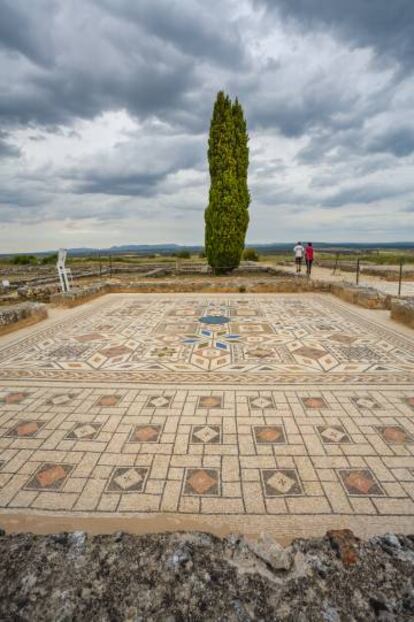 Mosaicos de la Casa de Taracena, en el yacimiento romano de Clunia (Burgos).