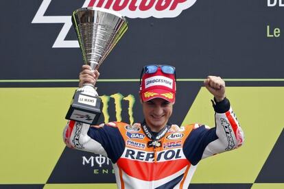 Pedrosa celebra la victoria en el podio