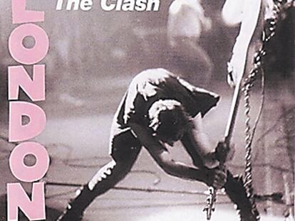 <b>Es Paul Simonon, bajista de The Clash, quien aparece en la portada de <i>London calling </i>. La fotógrafa londinense Pennie Smith inmortalizó el momento anterior a que estampara su bajo en el escenario del Palladium neoyorquino, el 21 de septiembre de 1979.</b>
